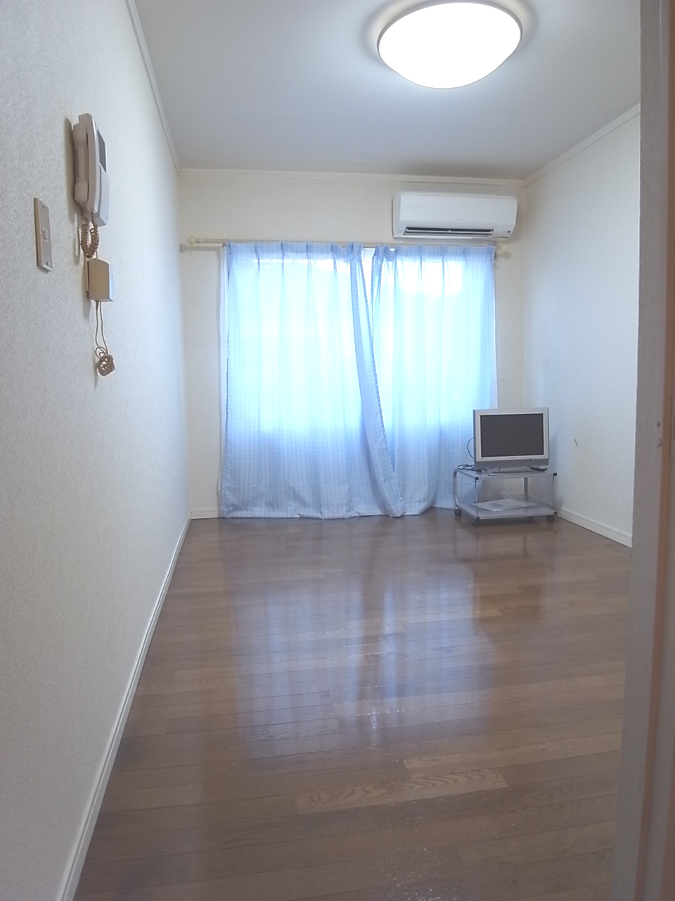 Living and room. Maebashi Higashikatakai cho Akkora Rent room Western-style room flooring 3