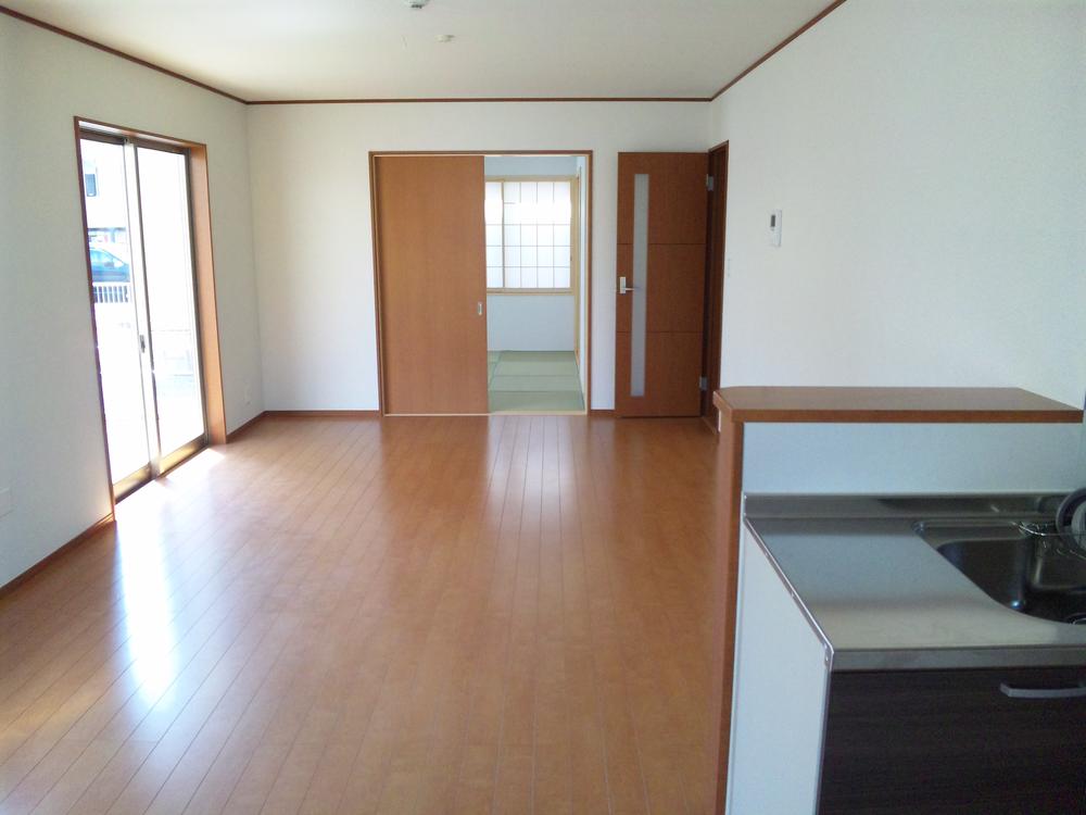 Same specifications photos (living). Same specifications construction cases