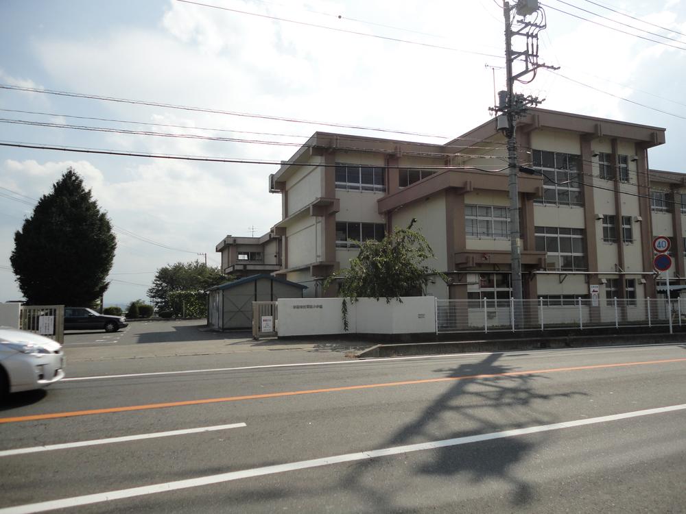 Primary school. 932m to Maebashi Municipal Haga Elementary School