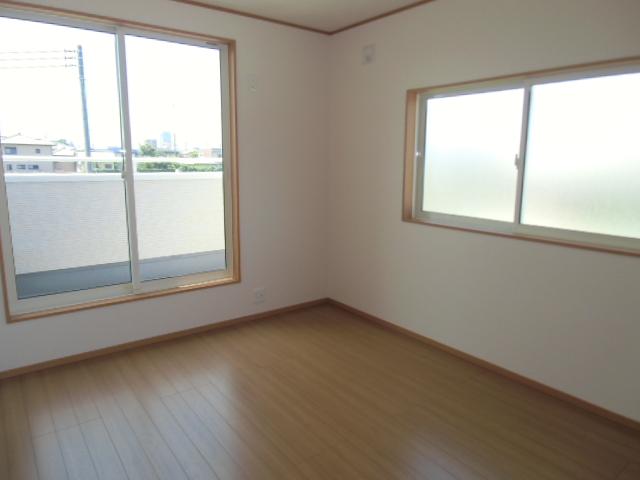 Non-living room. Since it is a Zenshitsuminami facing it plenty can capture sunlight