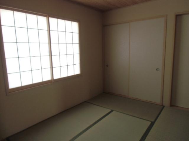 Non-living room. With convenient closet in the living room More of the Japanese-style of work will you futon versatile storage! 