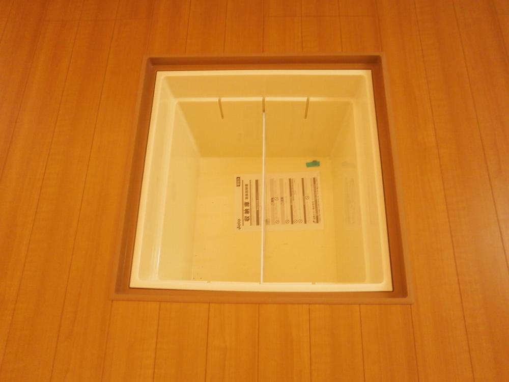 Kitchen. Each building common (under-floor storage of kitchen)! 