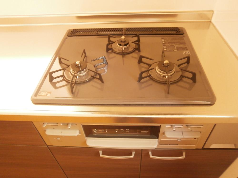 Kitchen. Each building a common (gas stove in the kitchen)! 