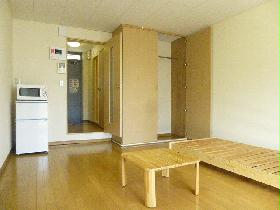 Living and room. Large storage is also happy ※ The photograph is the same type of room