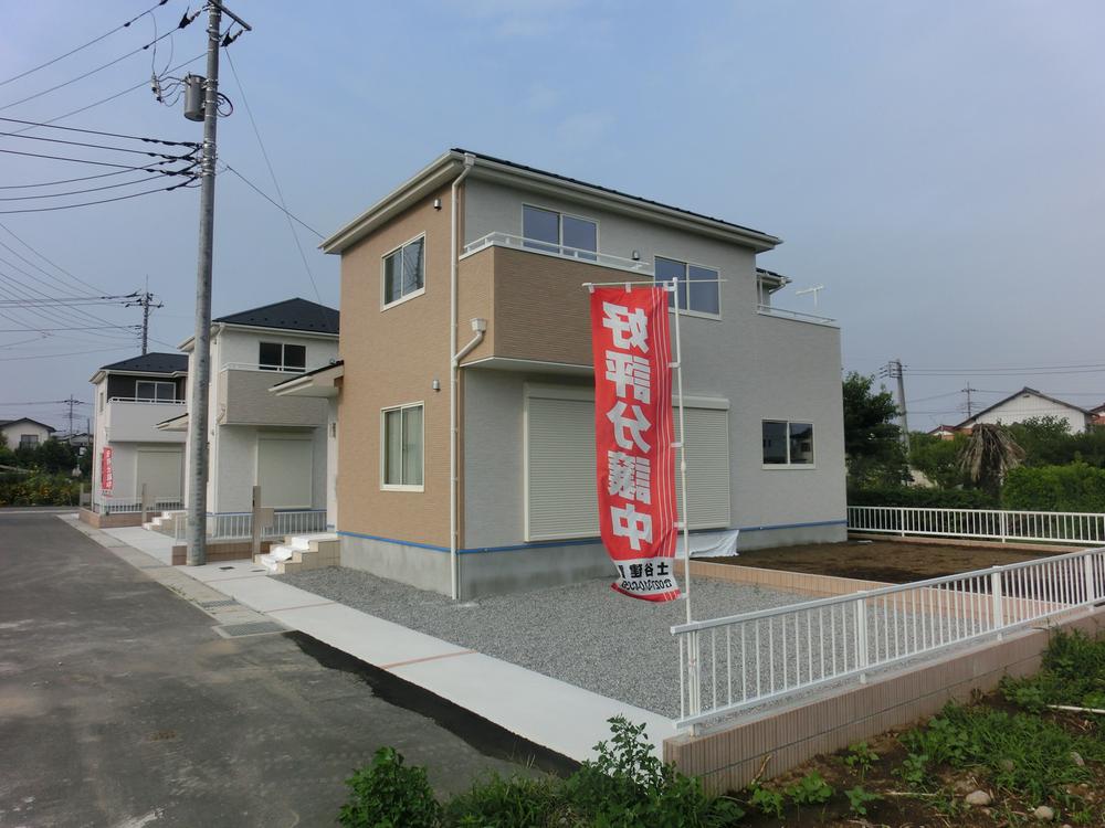 Local appearance photo. 6 Building