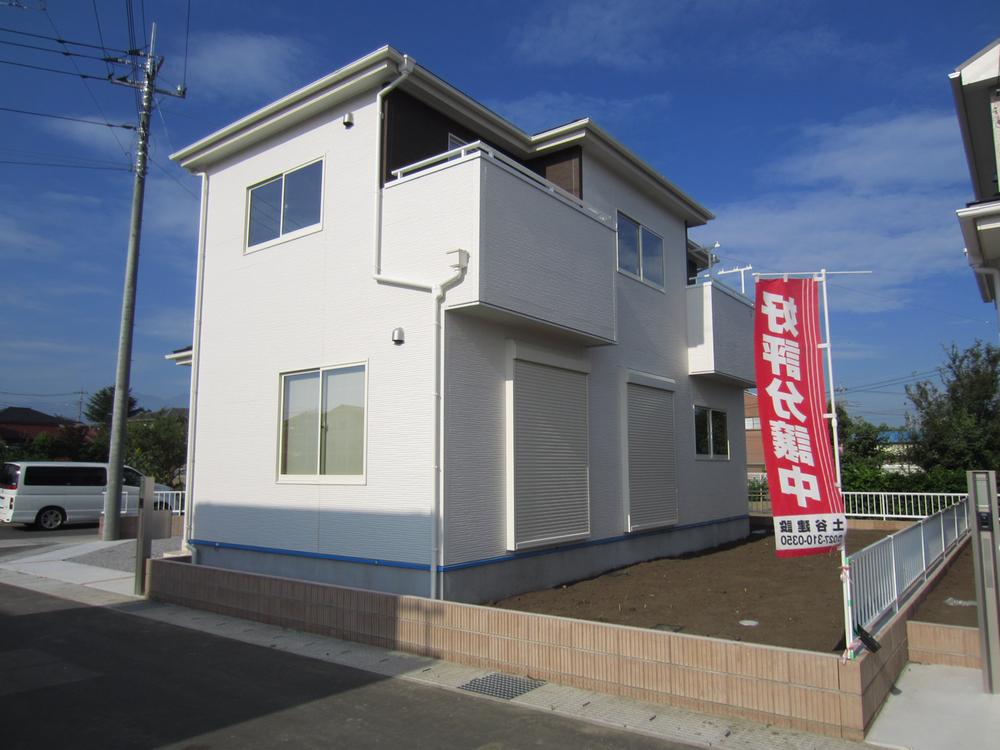 Local appearance photo. 4 Building