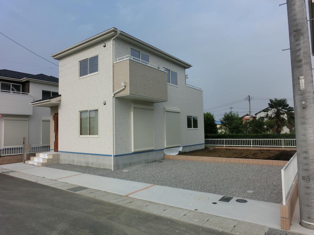 Local appearance photo. 5 Building