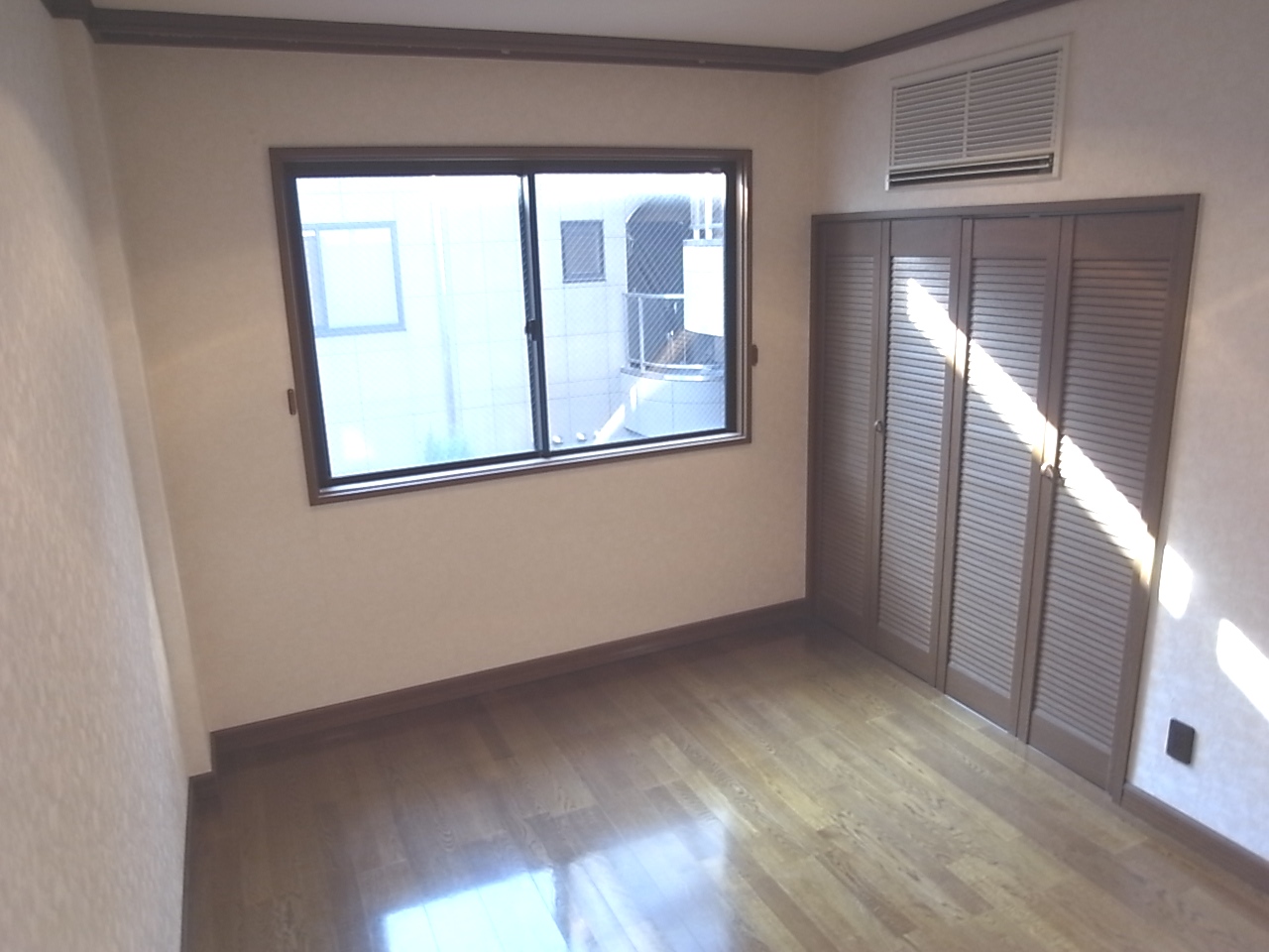 Living and room. Maebashi Nishikatakai cho Akkora Rent room Western-style room flooring 2