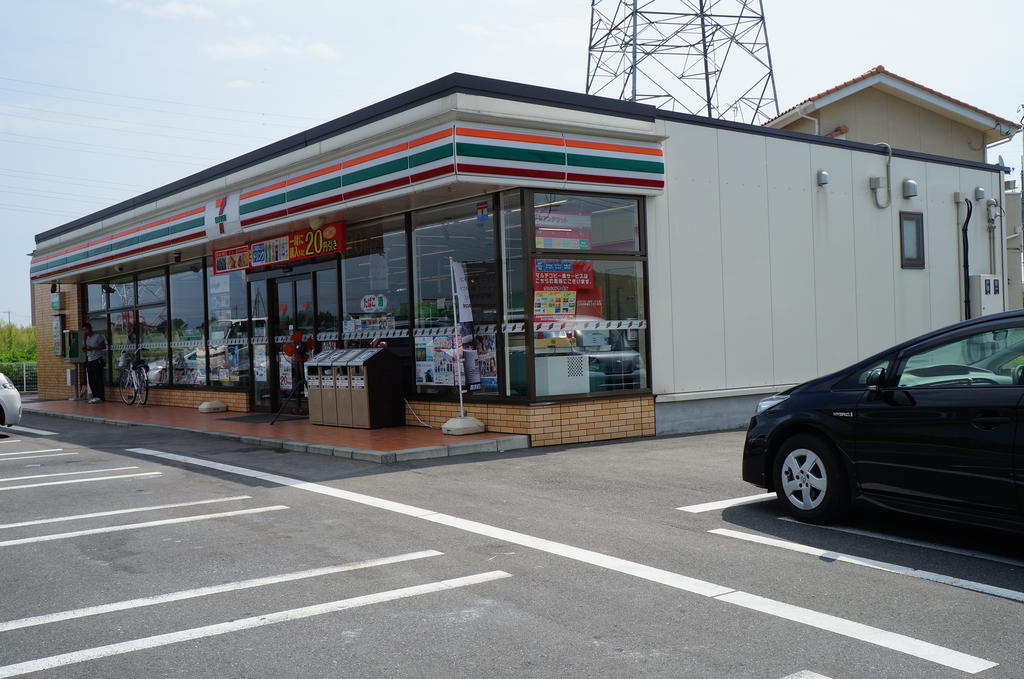 Convenience store. Seven-Eleven Maebashi Motosoja the Temple store up (convenience store) 546m
