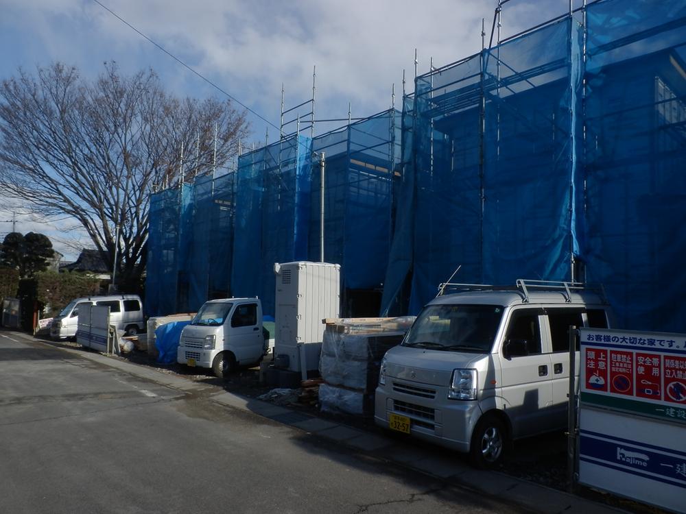 Local photos, including front road. Local (December 10, 2013) Shooting