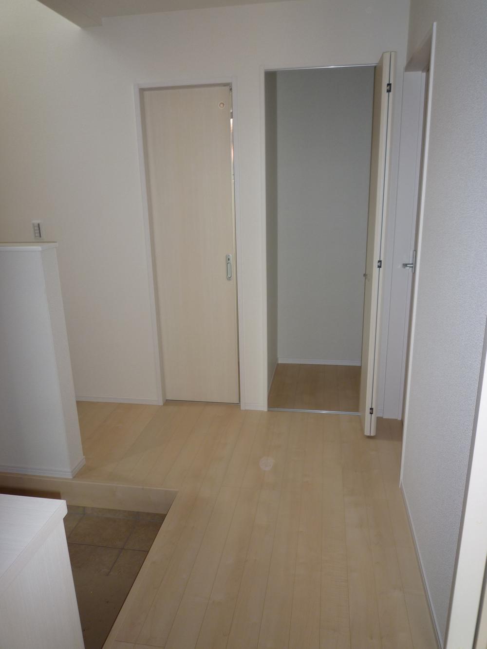 Entrance. (August 2013) Shooting