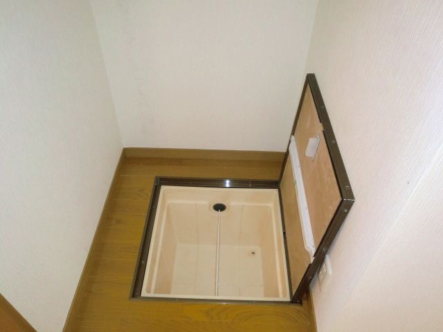 Other room space. There is useful underfloor storage. 