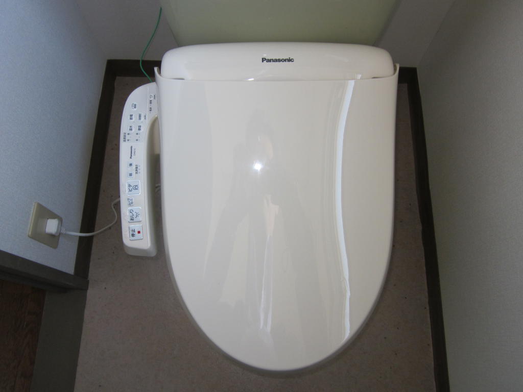 Toilet. It was fitted with a Uosshuretto