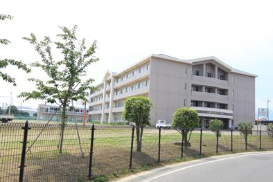 Junior high school. 1300m until the sixth junior high school