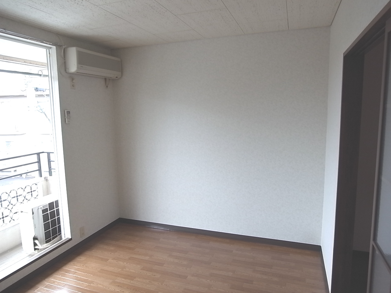 Living and room. Maebashi Nishikatakai cho Akkora Rent room Western-style room flooring 4