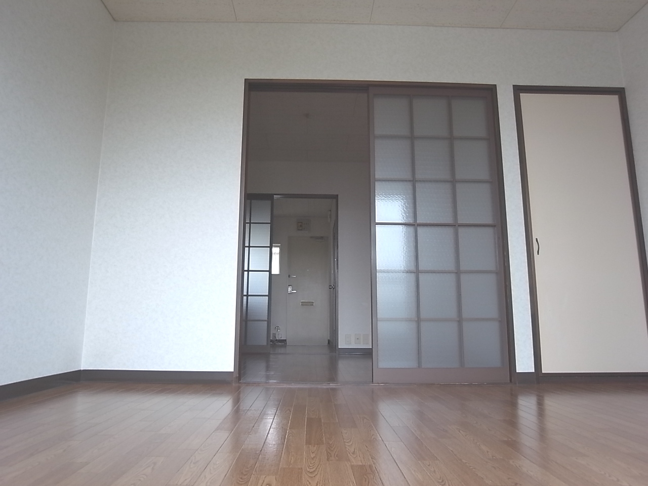 Living and room. Maebashi Nishikatakai cho Akkora Rent room Western-style room flooring 1