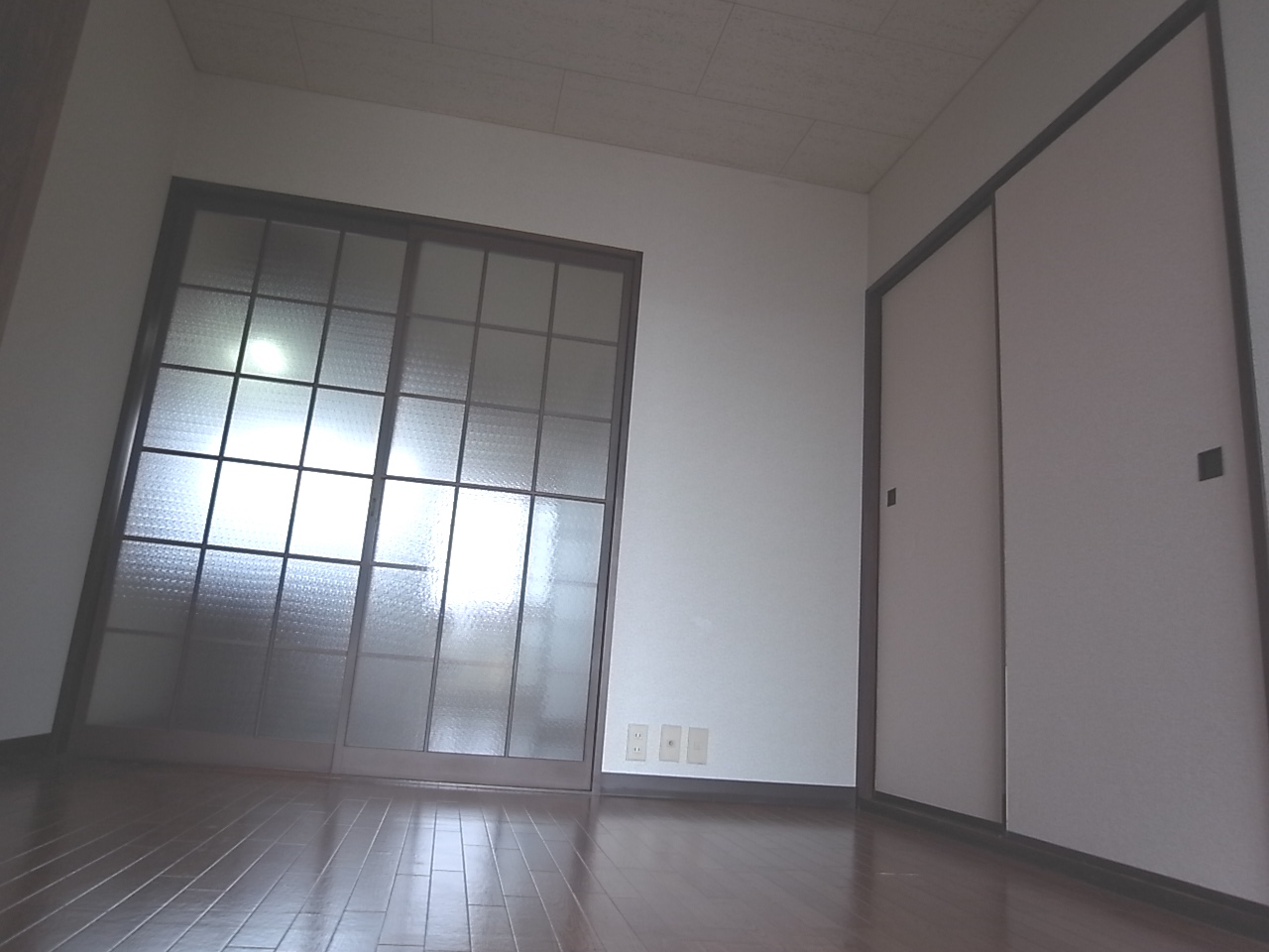 Living and room. Maebashi Nishikatakai cho Akkora Rent room Western-style room flooring 2