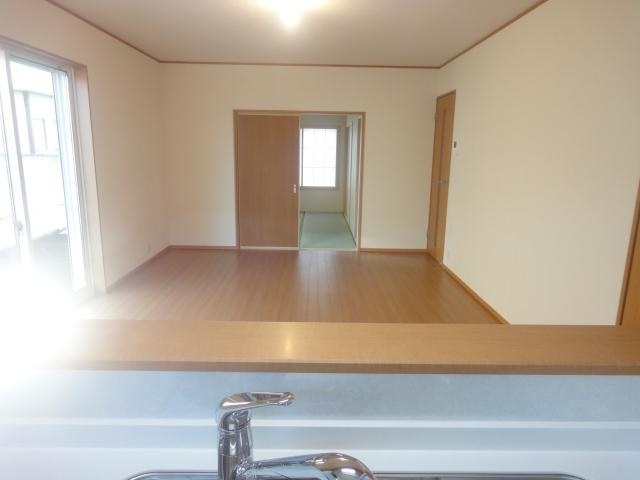 Same specifications photo (kitchen). Living-dining from the kitchen ・ Since the circle overlook until the Japanese-style, Always you will receive an eye can have small children! 