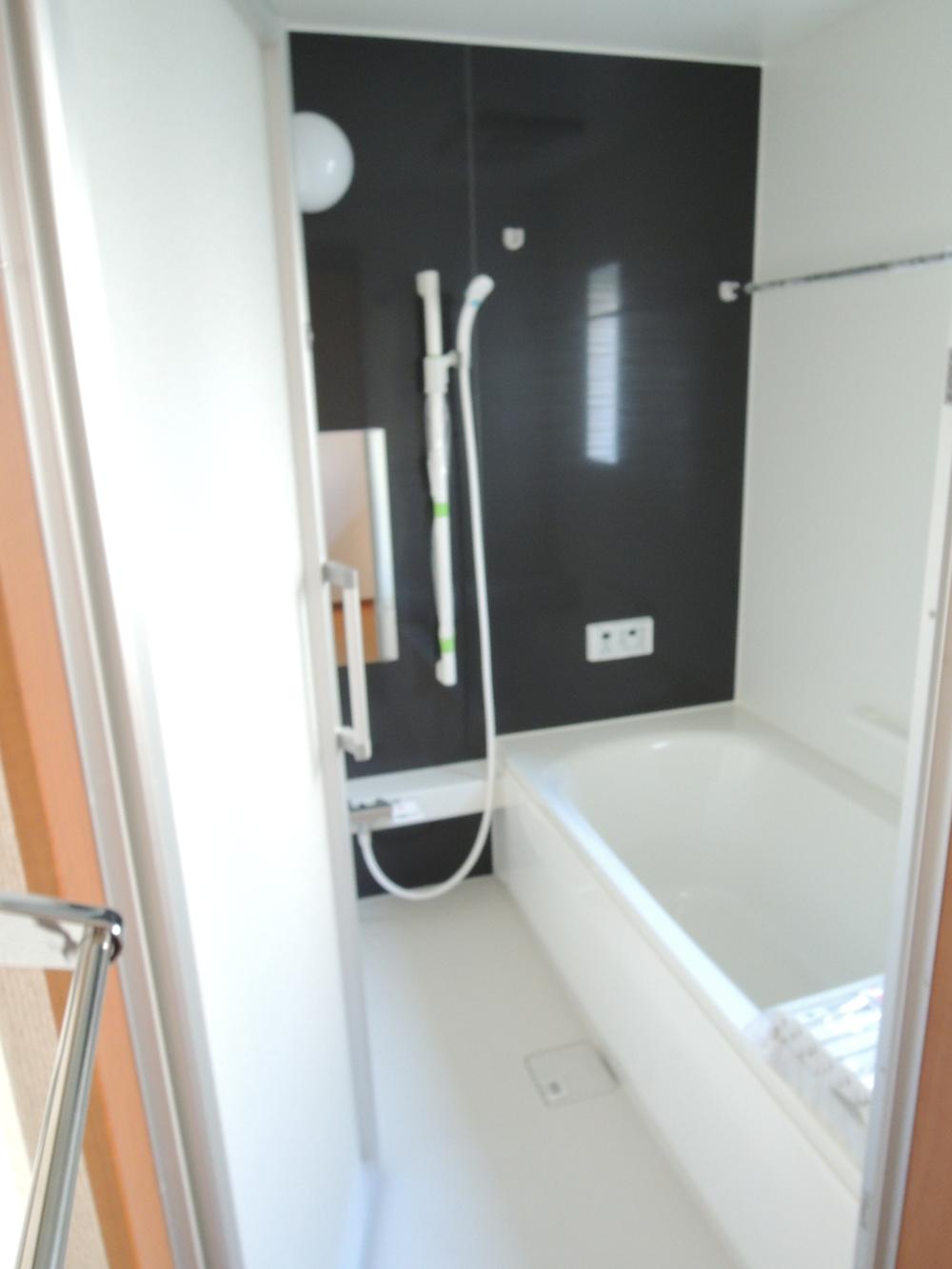 Bathroom. 4 Building Indoor photo