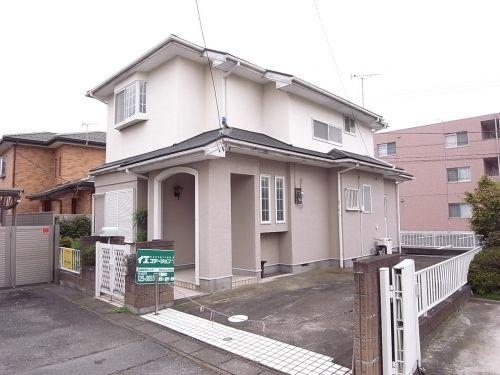 Local photos, including front road. Parking two or more OK! 