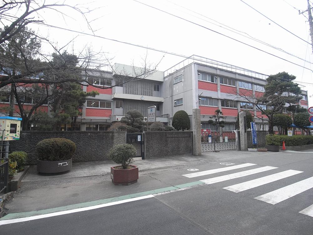 Primary school. 293m to Maebashi City Momoi Elementary School