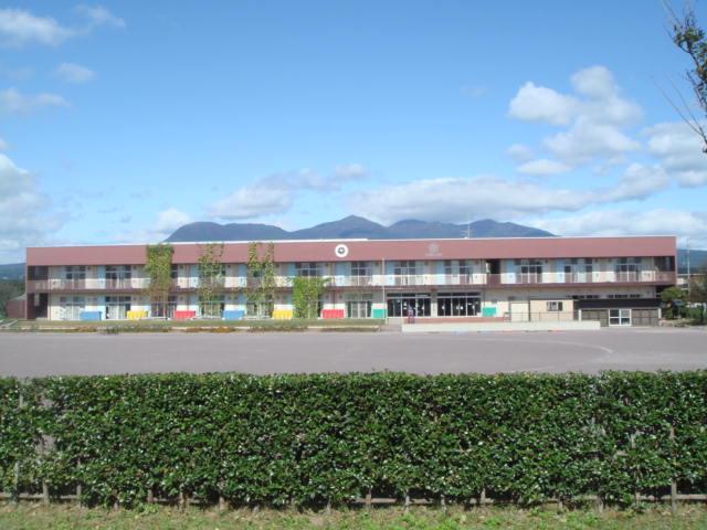 Primary school. Ogo 1460m to the East Elementary School