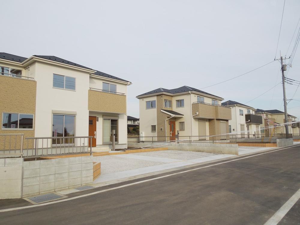 Local photos, including front road. Local (11 May 2013) Shooting