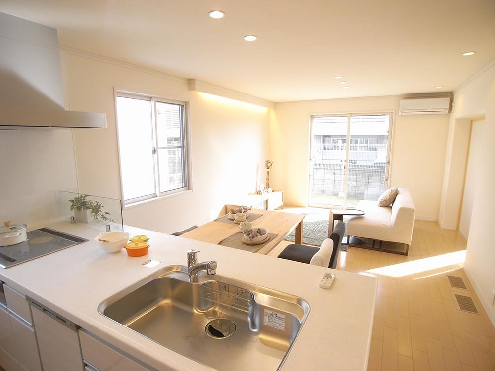 Living. Indoor (11 May 2013) shooting Kitchen, dining, We produce a large space is connected to the living room. 