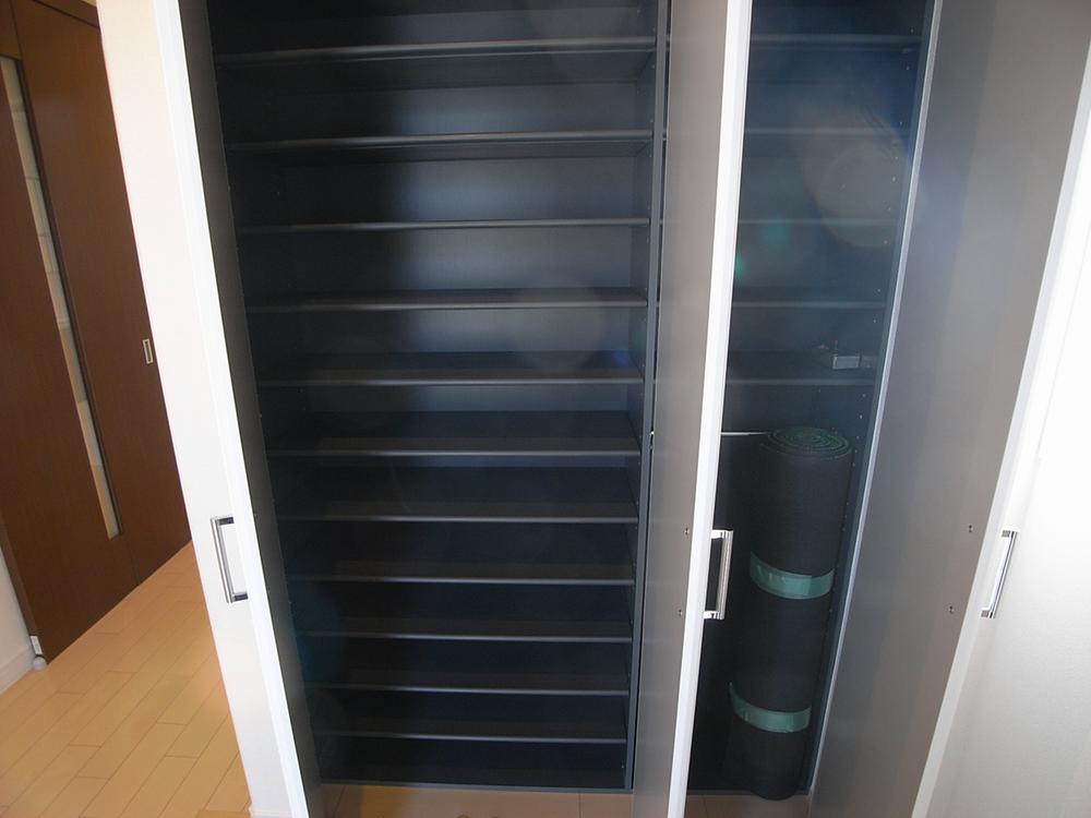 Receipt. Also to ensure a sufficient space entrance storage. Indoor (11 May 2013) Shooting