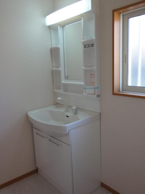 Wash basin, toilet. Shampoo dresser in the standard! 