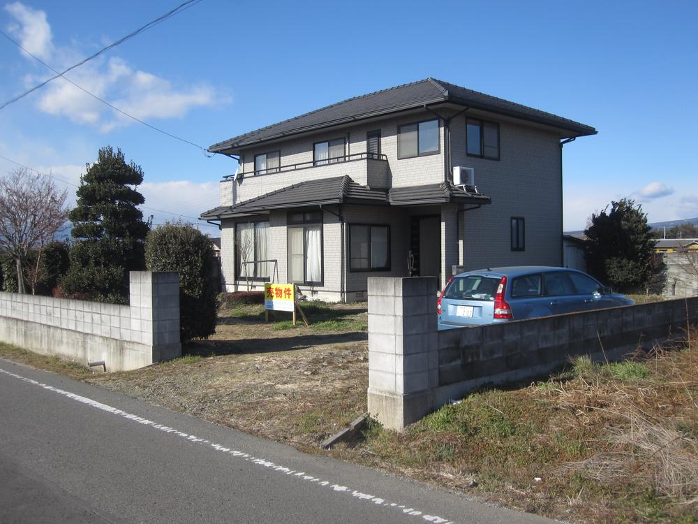 Local photos, including front road. Local shooting