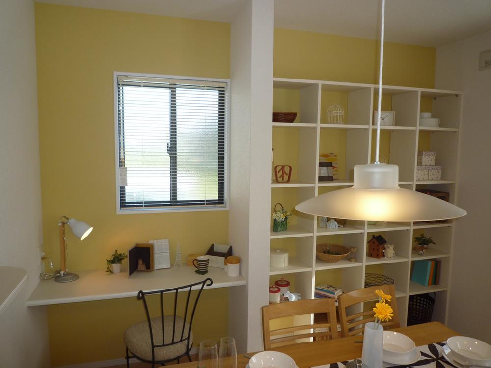 Living. 5 Building Indoor (October 2013) has been provided with a counter that can housework and children's homework to shooting living. It will increase the conversation of the family. 