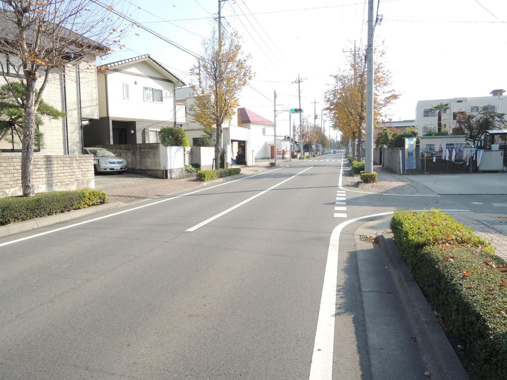 Local photos, including front road. Local shooting