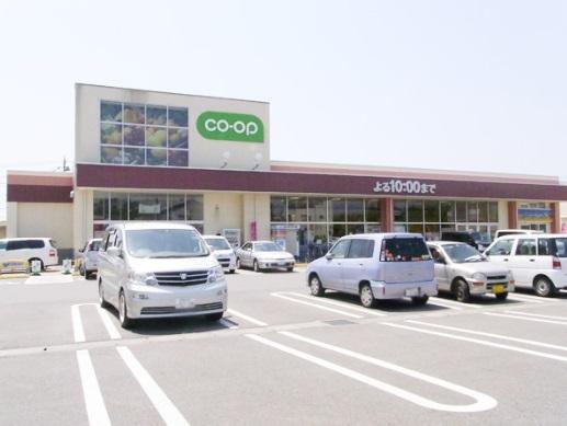 Supermarket. 270m to the Co-op store Showa