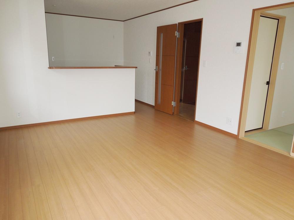 Same specifications photos (living). Same specifications