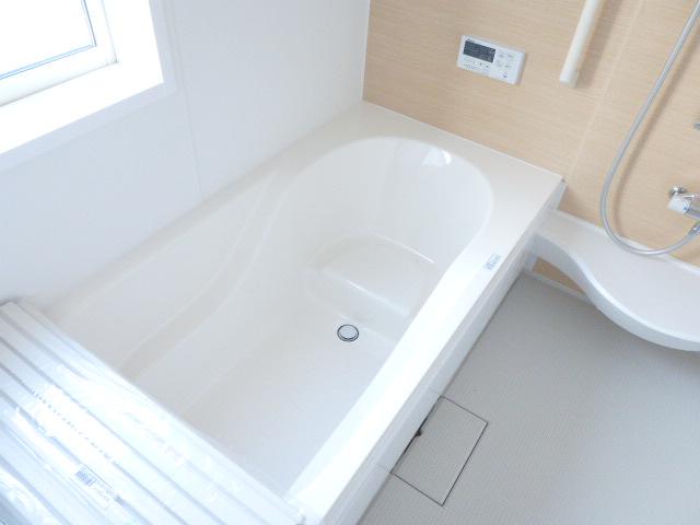 Bathroom. Indoor (August 9, 2013) Shooting