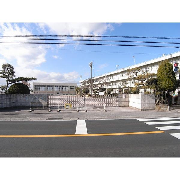 Primary school. 472m to Maebashi Tachihara Elementary School