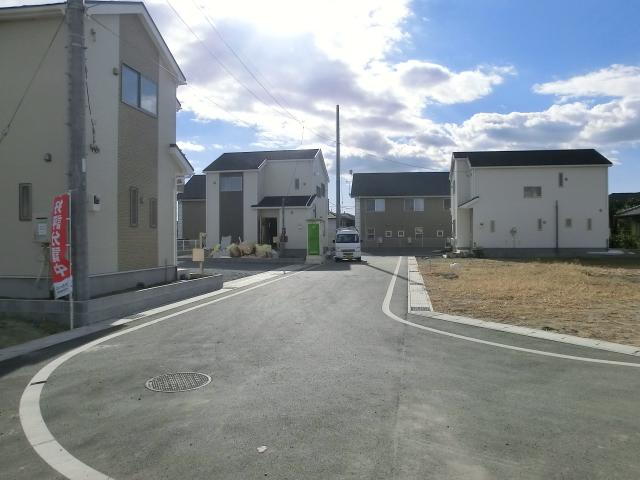 Local photos, including front road. Local (12 May 2013) Shooting