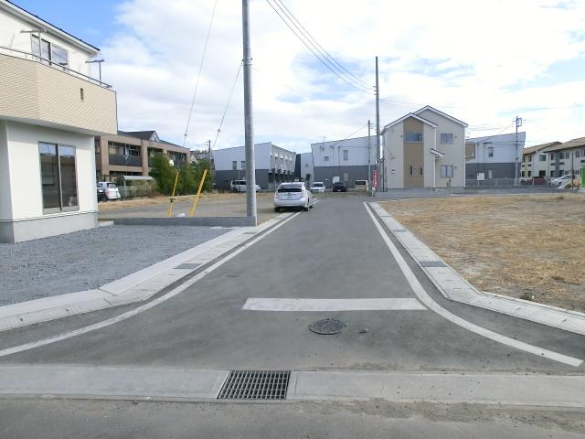 Local photos, including front road. Local (12 May 2013) Shooting