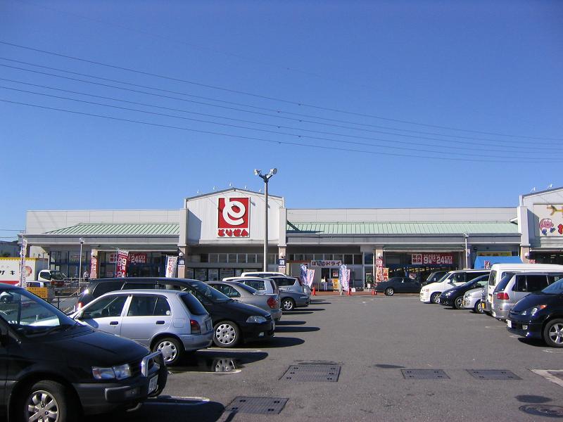 Supermarket. Torisen Omama shop until the (super) 1462m