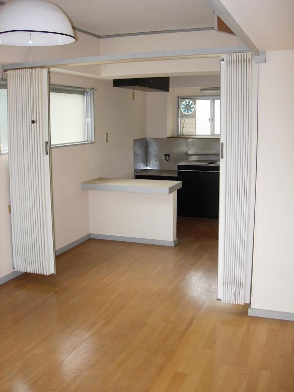 Kitchen. If the bulkhead. The room with accordion curtain, Floor freedom. 