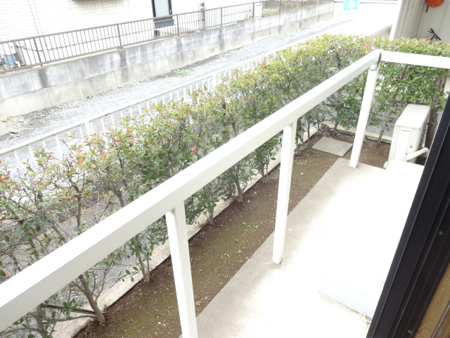 Balcony. South side of the terrace is also dry bedding washing also ◎