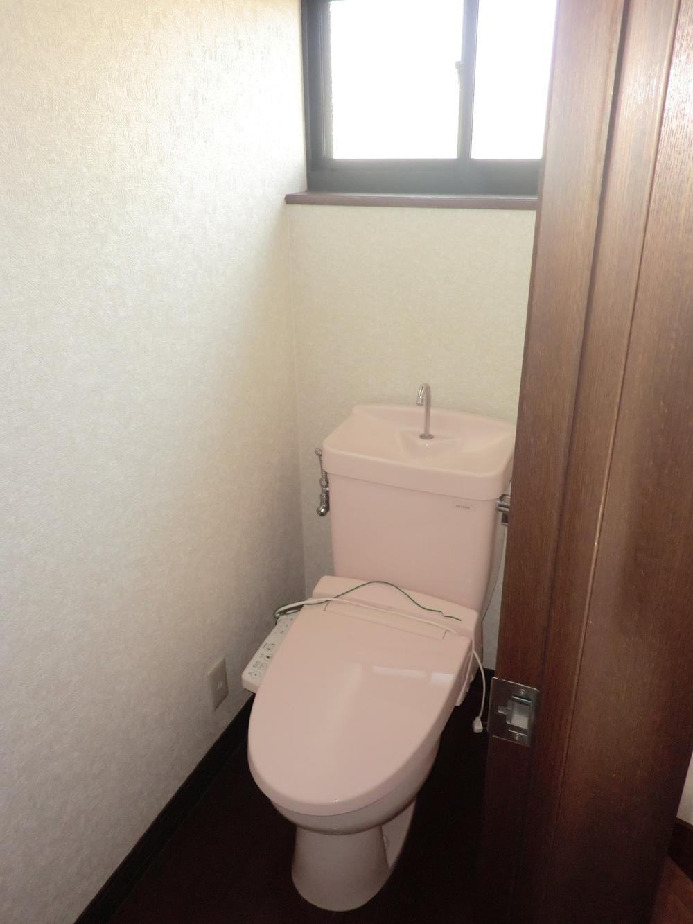 Toilet. It is clean and safe in the exchange already in bidet of new. 