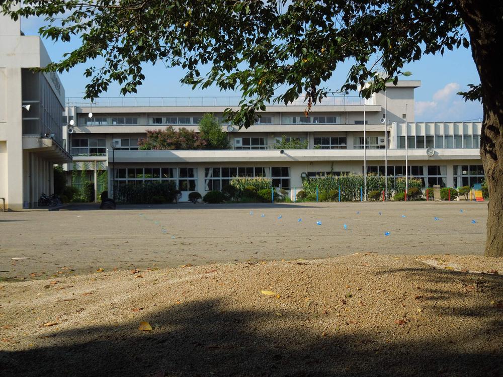 Primary school. Oizumi 2200m to stand Nishi Elementary School