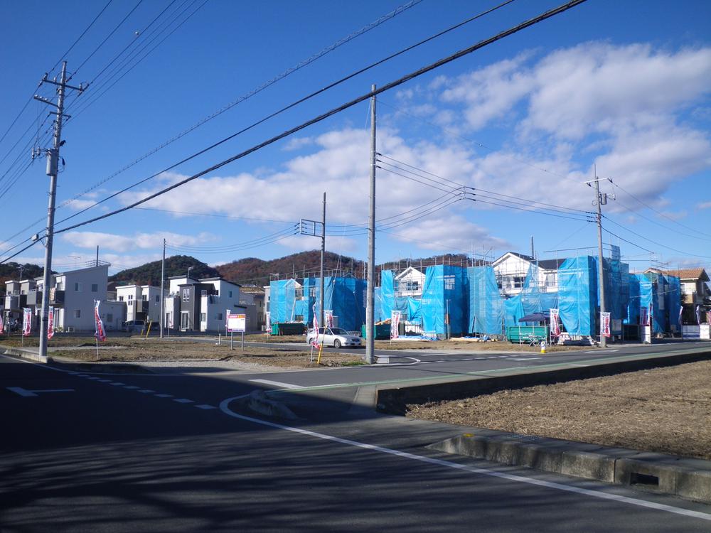 Local photos, including front road. It is a new beautiful cityscape of all 12 buildings sale. 