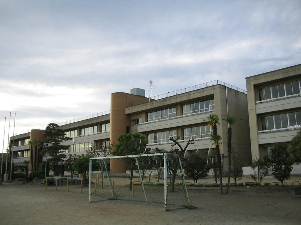 Primary school. 311m to Ota City Watada Elementary School