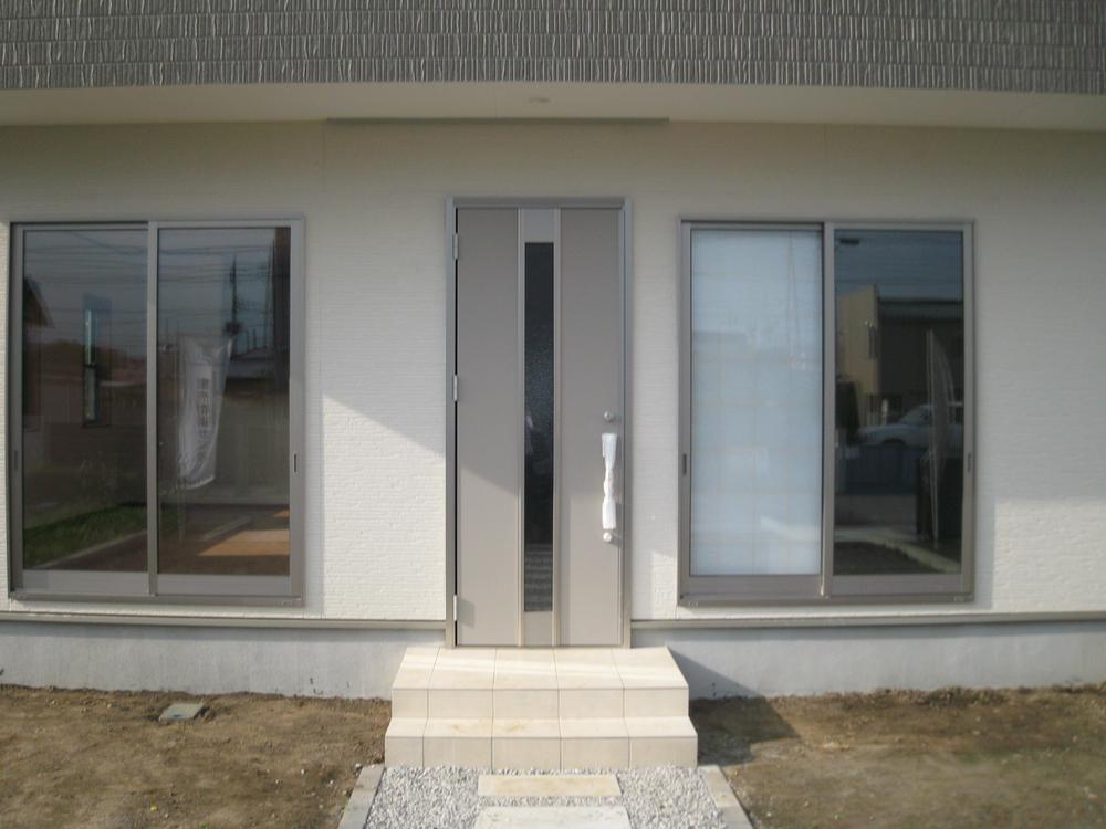 Entrance. Local (September 2013) Shooting