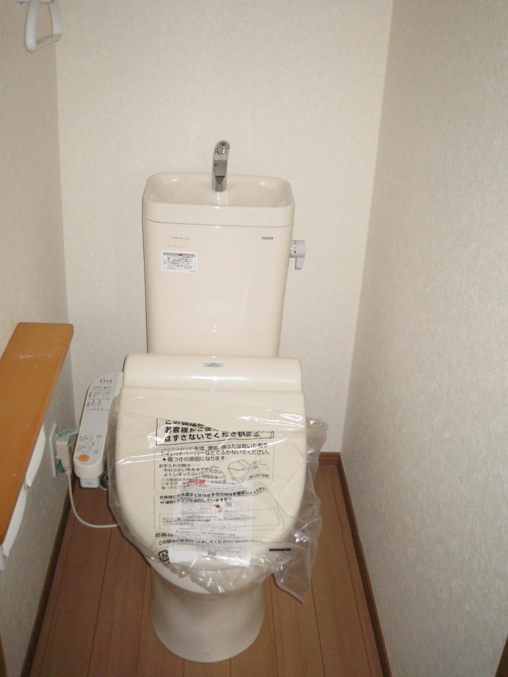 Toilet. Indoor (September 2013) Shooting