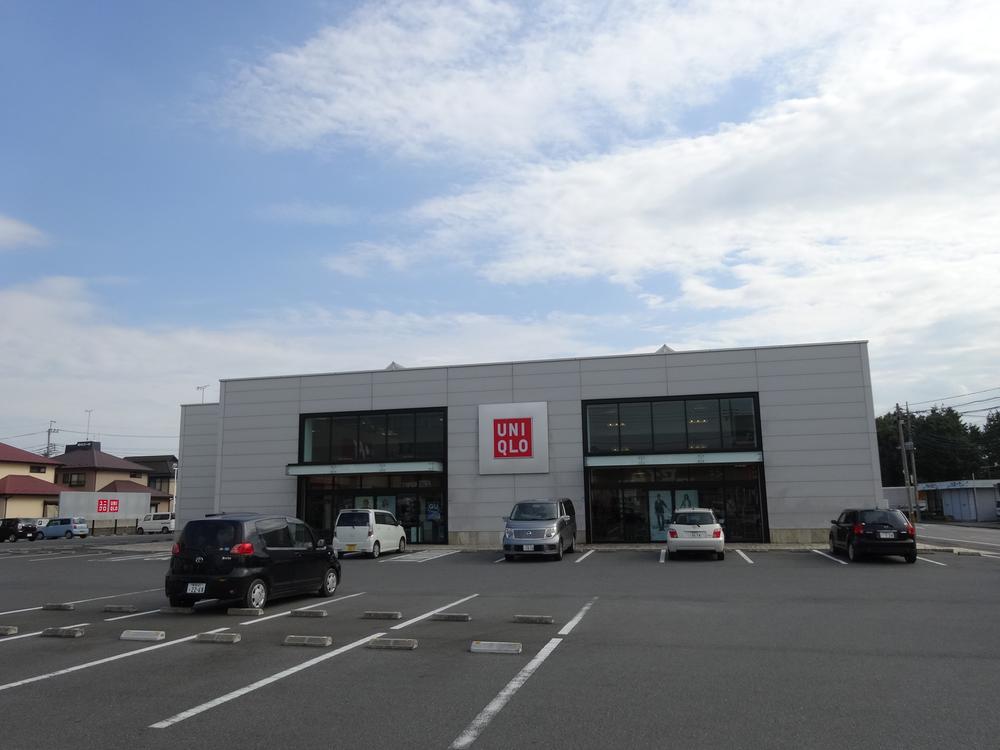 Shopping centre. 705m to UNIQLO Ota shop