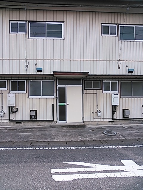 Entrance. When a lot of luggage, Put the car in front of the entrance